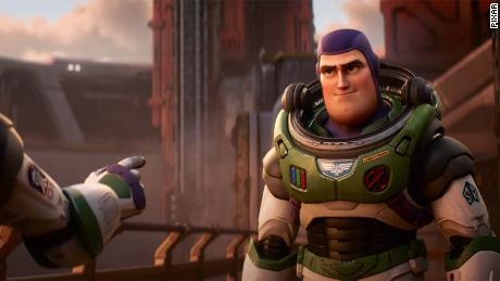 'Lightyear' يذهب إلى ما لا نهاية ، ولكن ليس أبعد من ذلك ، في فرع محبوب من 'Toy Story'
