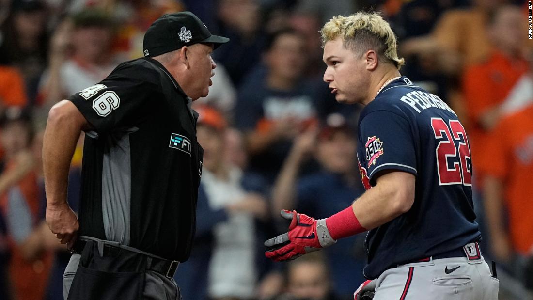 Braves&#39; Joc Pederson argues a call with home plate umpire Ron Kulpa during the eighth inning in Game 2.