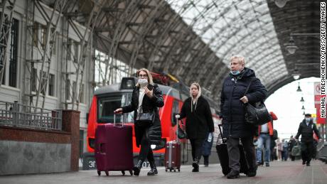 Passengers arrive at the Kiyevsky railway station in Moscow.
