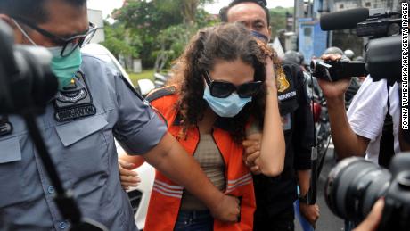Heather Mack of the US is escorted by guards to the immigration detention house in Jimbaran on the resort island of Bali on October 29.