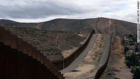 A fronteira EUA-México registrou 557 mortes de imigrantes no ano fiscal de 2021.