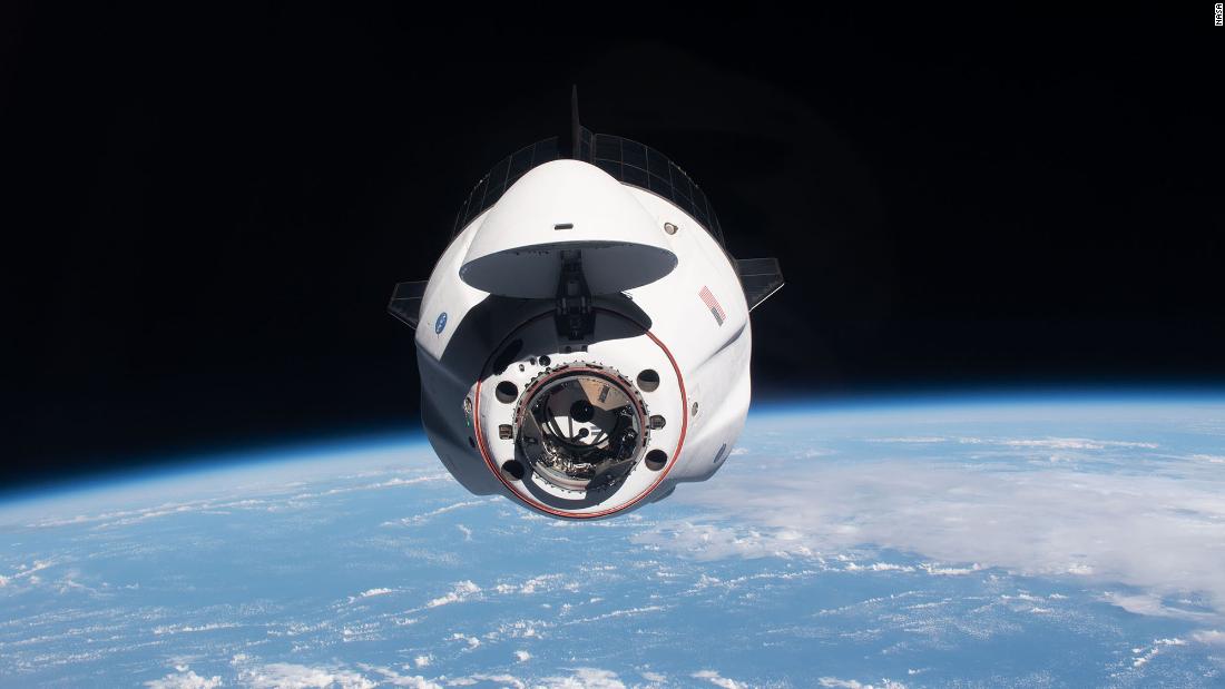 Nesandari „SpaceX“ tualeto problema privers astronautus naudoti atsarginius „apatinius“