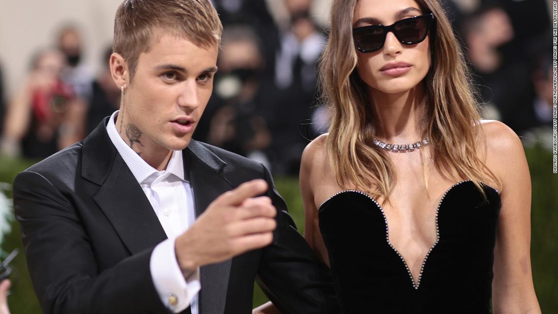 Hailey Bieber relata cómo superó desafíos en su matrimonio con Justin ...