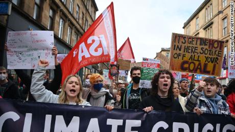 Migliaia di giovani attivisti scendono alla COP26 mentre Greta Thunberg guida la protesta per il clima