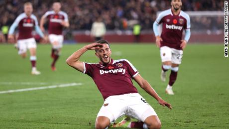 Pablo Fornals celebrates after he scores West Ham&#39;s second goal in an upset against Liverpool.