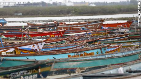 A photo taken on May 17, 2021 shows tied fishing boats for preparation against Cyclone Tauktae in India&#39;s western state of Gujarat. 