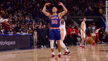 Steph Curry celebrates during the game against the Atlanta Hawks.