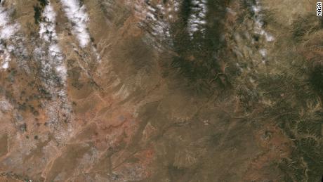 No oeste dos Estados Unidos, em lugares como a Nação Navajo, conforme mostrado nesta imagem do Landsat 9, o Landsat e outros dados de satélite estão ajudando as pessoas a monitorar as condições de seca e gerenciar a água de irrigação.
