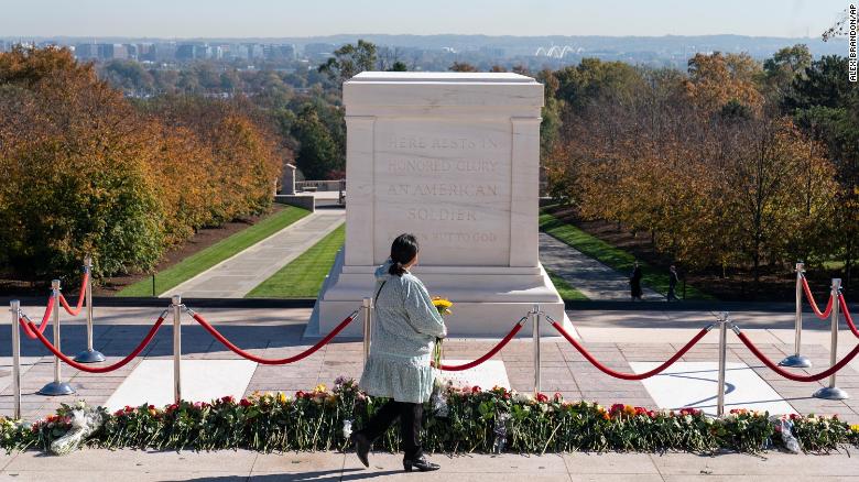 Public allowed to lay flowers at the Tomb of the Unknown Soldier for first time in nearly 100 years