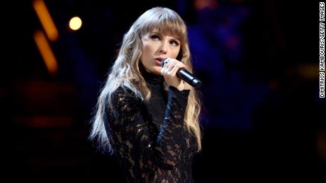 Taylor Swift releases &#39;Red (Taylor&#39;s Version),&#39; an expanded rerecording of her classic 2012 album