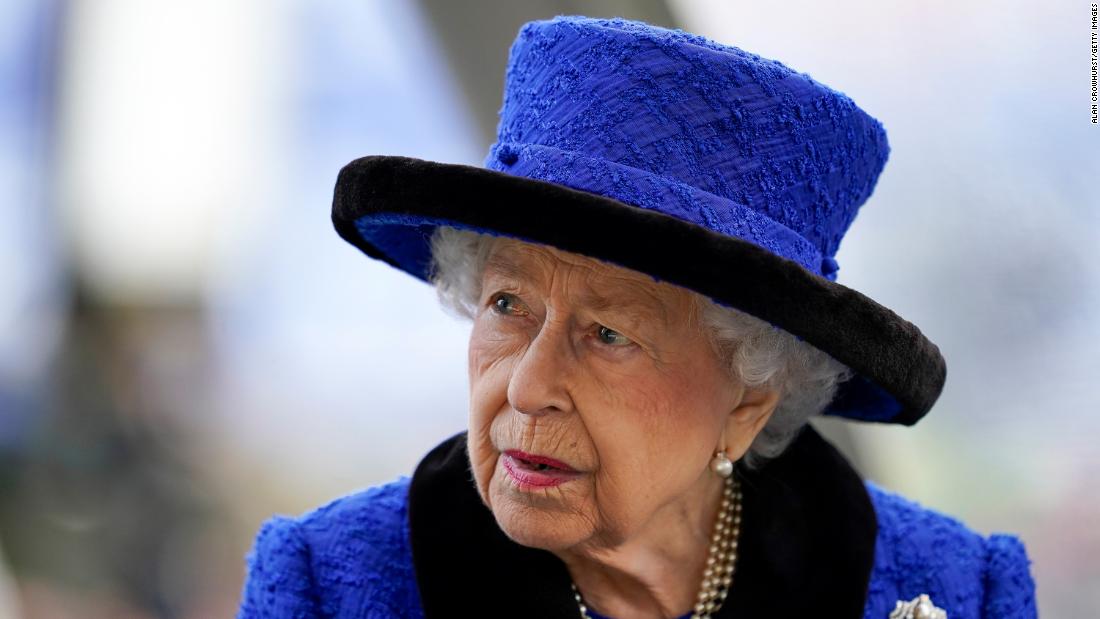 La Reina regresa a sus funciones públicas para el servicio conmemorativo
