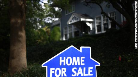 Stijgende huizenprijzen hebben het aandeel starters naar een historisch dieptepunt geduwd