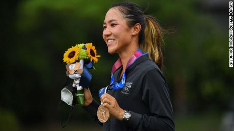 Ko poses with her bronze medal on the podium during the victory ceremony of the women&#39;s golf competition at the Tokyo 2020 Olympic Games.