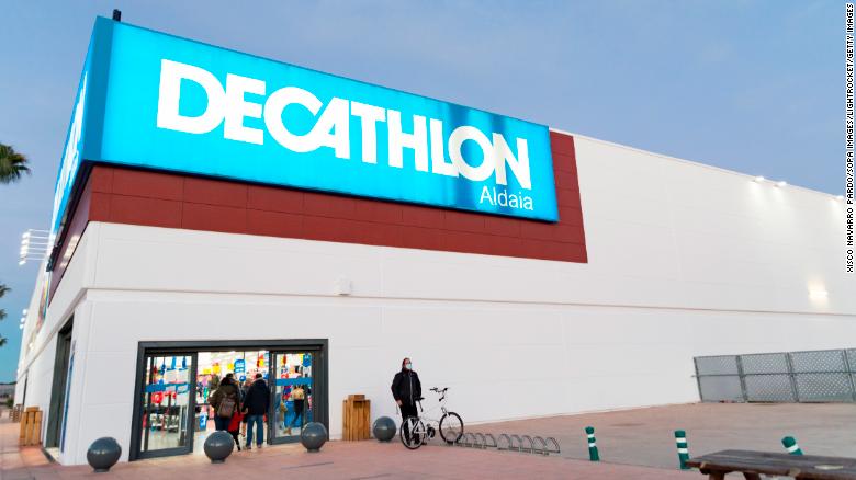 Decathlon tries to stop migrants using its kayaks to cross the Channel