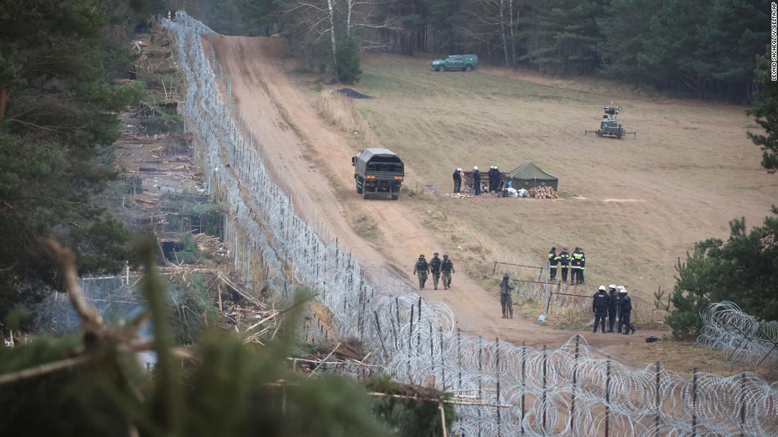 Para korban krisis perbatasan Belarusia sangat jelas.  Bagi pemerintah Polandia, itu adalah pengalih perhatian yang berguna