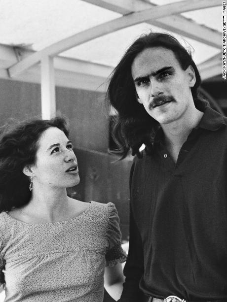 American singer-songwriters James Taylor and Carole King, 8th July 1971. They are in London to perform at the Royal Festival Hall. 
