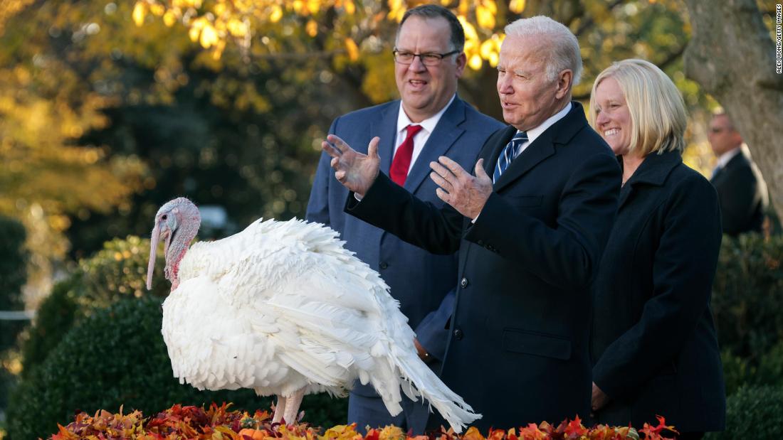 Biden pardons Peanut Butter and Jelly in his first presidential turkey pardon – CNN