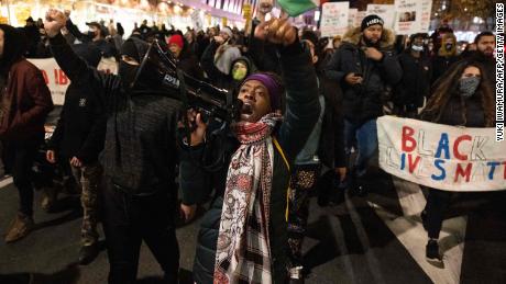 Rittenhouse protesters shut down the Brooklyn Bridge.  Portland protesters force prison to open