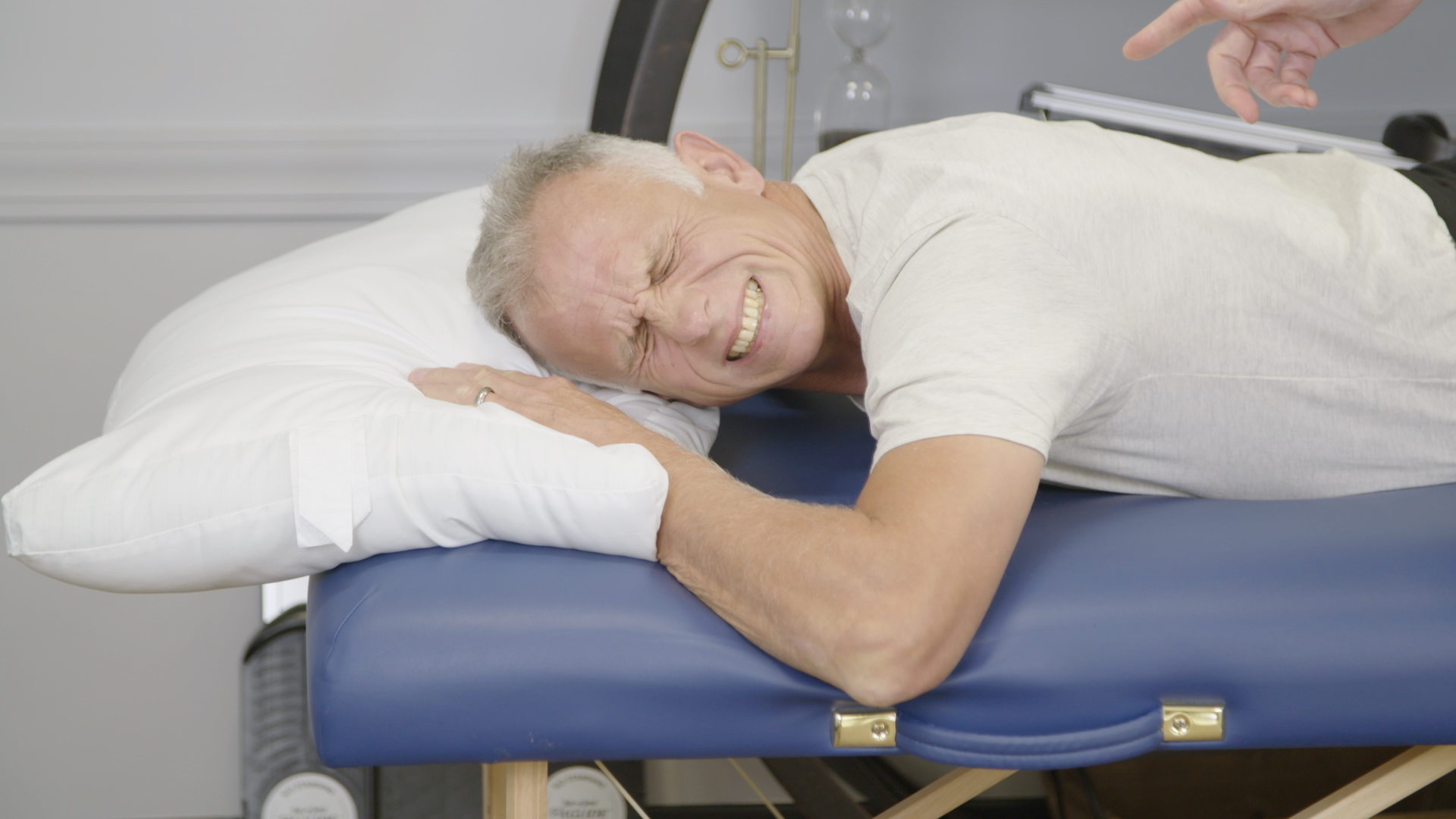 The Best Sleeping Positions For Back Pain According To Bob And Brad Cnn Video