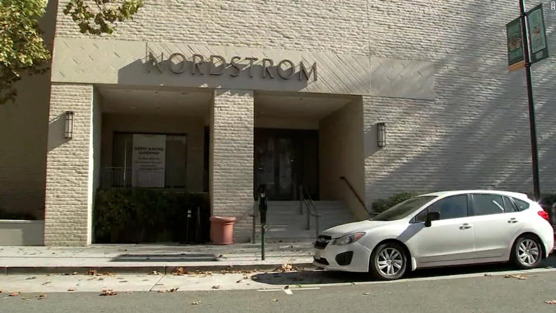 Nordstrom digeledah: 3 ditangkap setelah puluhan menggeledah toko Nordstrom dekat San Francisco, kata polisi