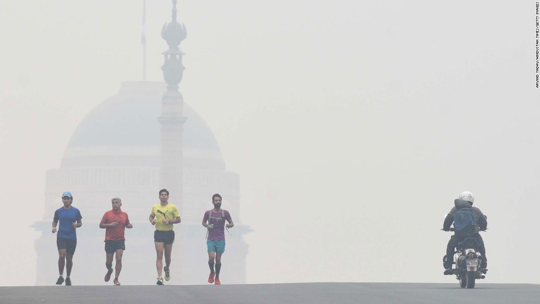 Smog blankets India&#39;s government office on November 20, 2021 in New Delhi. 