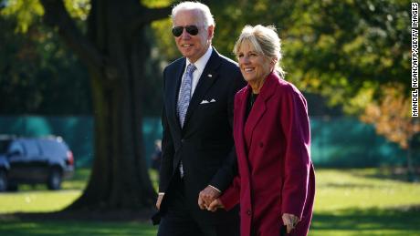 US President Joe Biden and First Lady Jill Biden walk across the South Lawn upon return to the White House in Washington, DC on November 8, 2021. - Biden returned to Washington, DC after spending the weekend in Rehoboth, Delaware.