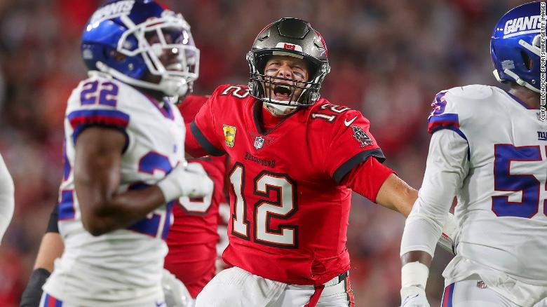 Tom Brady and the Tampa Bay Buccaneers returned to successful methods on Monday Night Football, beating the New York Giants 30-10