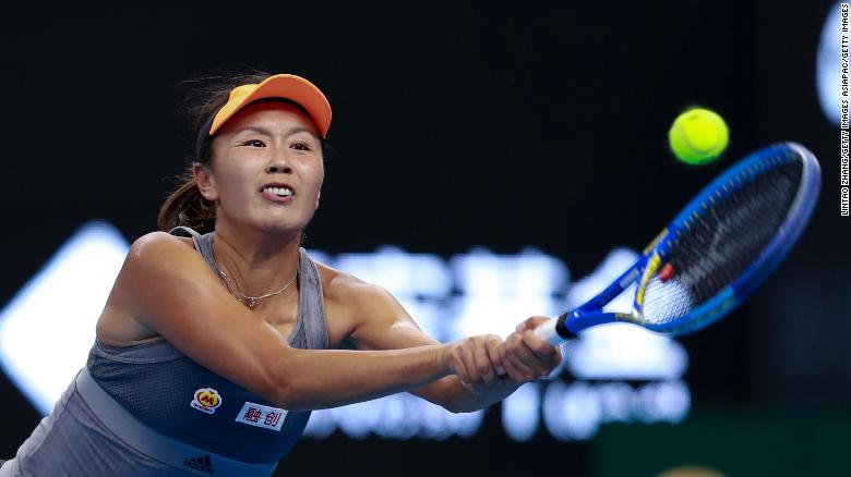 Peng Shuai กลับมายิง Daria Kasatkina ระหว่างการแข่งขันเดี่ยวของเธอที่ China Open 2019