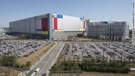 Samsung&#39;s new semiconductor manufacturing plant in Pyeongtaek, South Korea, in April 2021. 