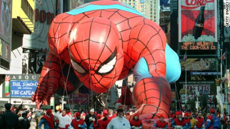 Incidentes con globos gigantes del desfile del Día de Acción de