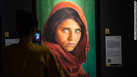 A visitor takes photos of a 1985 National Geographic magazine cover &quot;Afghan Girl&quot; Sharbat Gula displayed at the National Geographic Exhibition in Xi&#39;an city, northwest China&#39;s Shaanxi province, 19 September 2017.

The National Geographic Exhibition kicked off in Xi&#39;an city, northwest China&#39;s Shaanxi province, 19 September 2017. The show includes many of the best photos to run in the magazine since it was first published in 1888, including some from remote corners of the planet.
