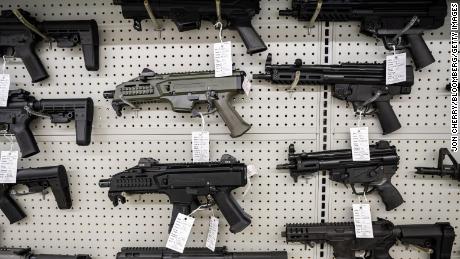 La recherche est en cours pour un projet de loi sur les armes à feu qui peut réellement passer le Sénat