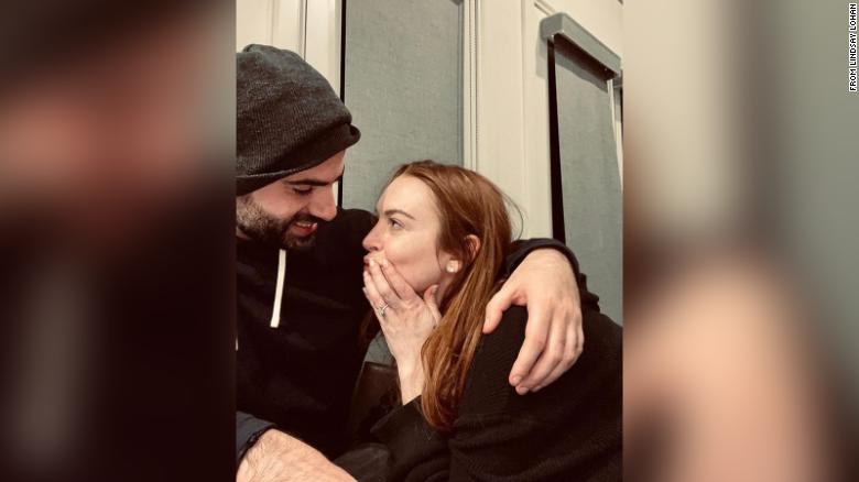 Lindsay Lohan announces she is engaged