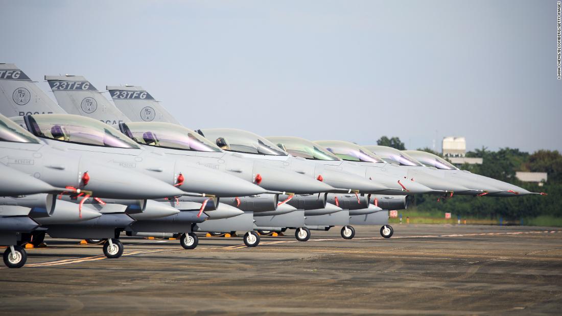 Taiwan mengerahkan para pejuang untuk melihat dari pesawat-pesawat tempur China saat Xi bertemu petinggi