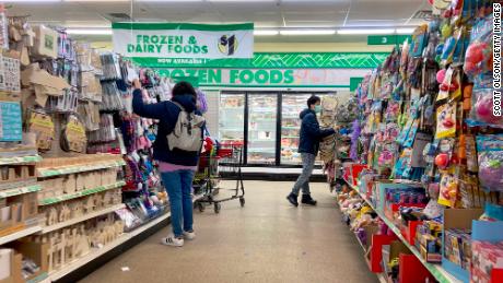 Rising prices are pushing shoppers to dollar stores 