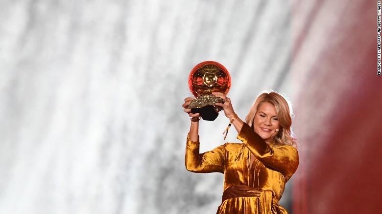 Ada Hegerberg ได้รับรางวัล Women's Ballon d'Or ในปี 2018