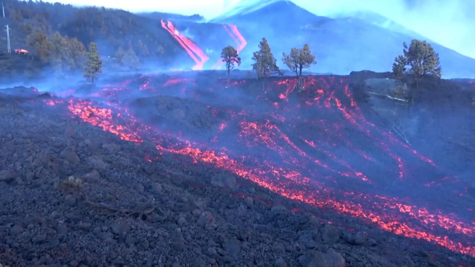 Nueva apertura en el volcán de la Palma - CNN Video