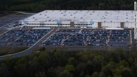 Amazon warehouse workers in Alabama will get another chance to unionize 