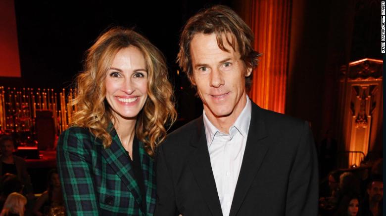 Julia Roberts honors twins 17th birthday with a photo