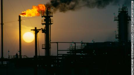 Eksportir minyak Timur Tengah menguangkan saat perang Ukraina menghantam ekonomi global
