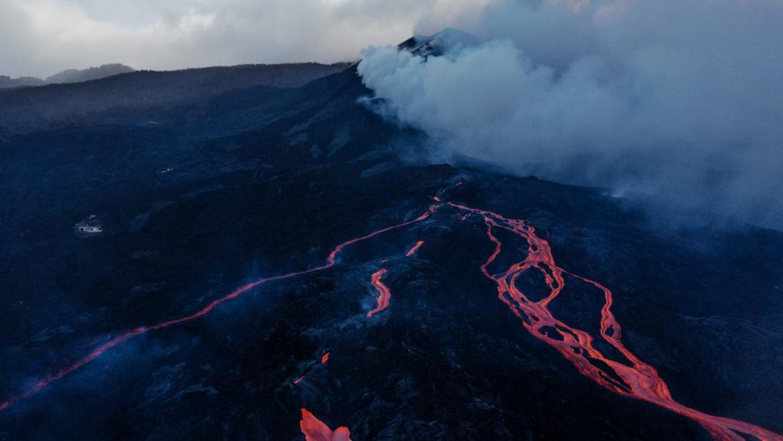 Mira esta constelación de lava creada por el volcán Cumbre Vieja - CNN ...