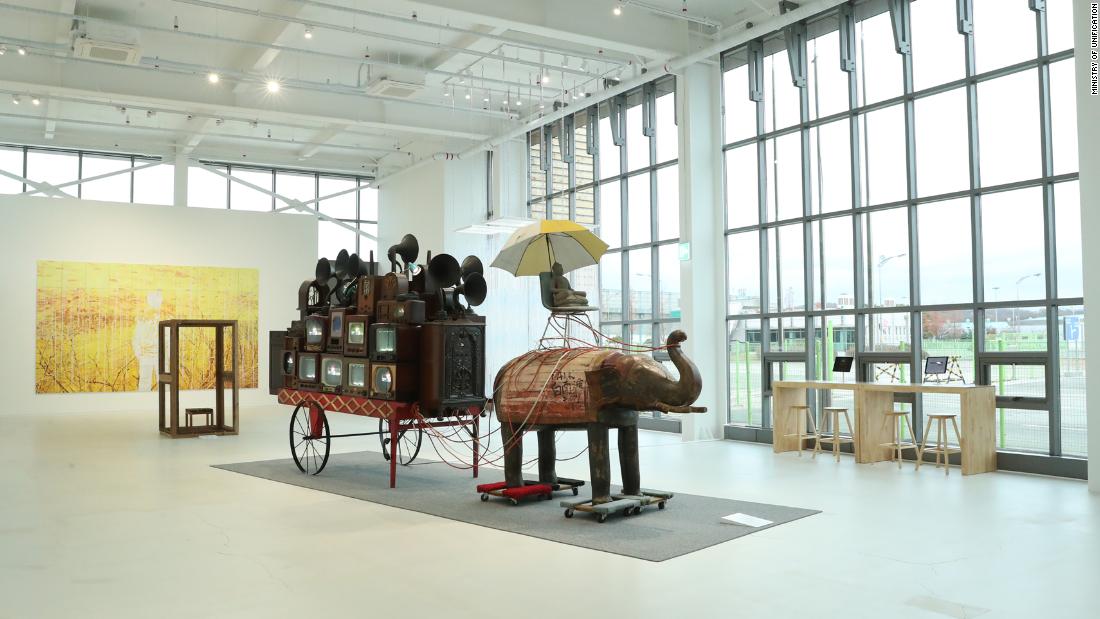 Unimaru: Museum seni antara Korea Utara dan Selatan tempat kuratornya mengenakan rompi antipeluru
