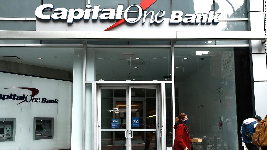 Capital One jest pierwszym dużym bankiem zwolnionym z opłat za kredyt w rachunku bieżącym