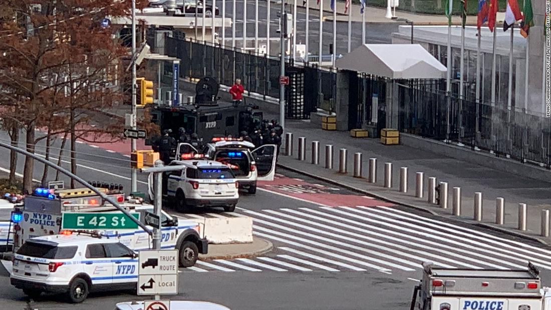NYPD is negotiating with man armed with a shotgun outside the United Nations; staff not in danger – CNN
