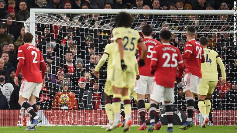 ‘I’ve never seen anything like that’: Bizarre goal marks thrilling Manchester United and Arsenal clash
