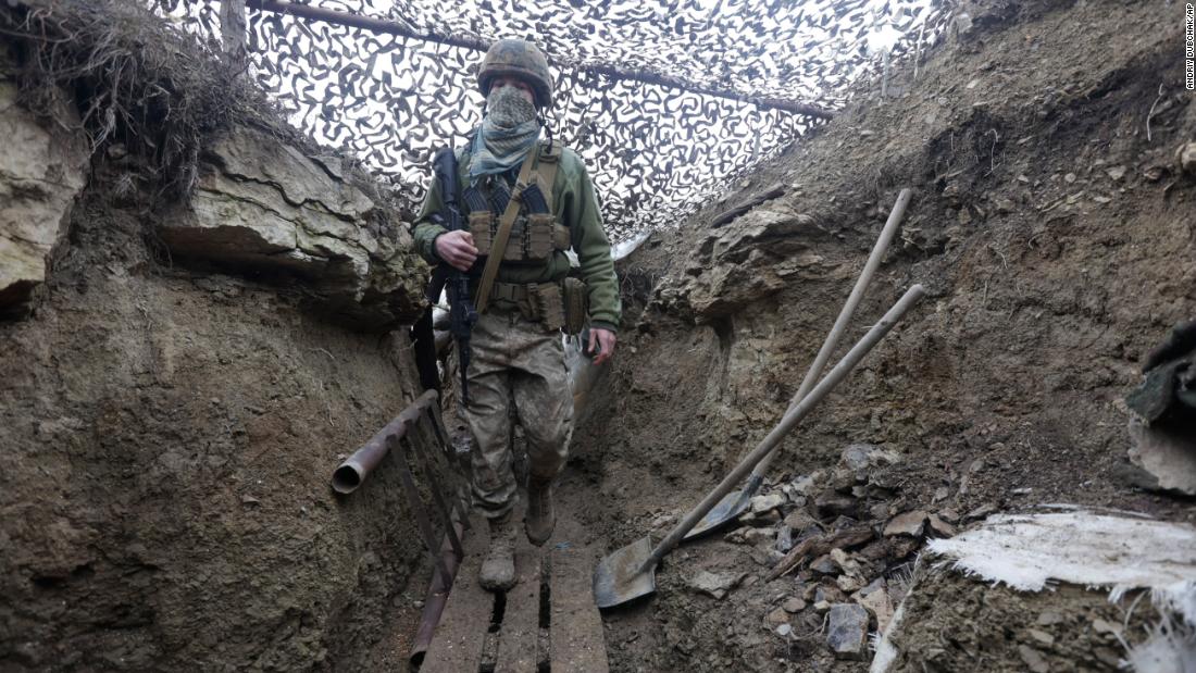 Laporan militer Ukraina mengatakan Rusia meningkatkan pasukan menjadi 120.000 di dekat perbatasan