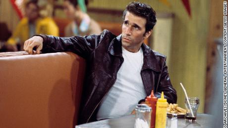 Henry Winkler played Arthur Fonzerelli in an episode of Happy Days in 1975.