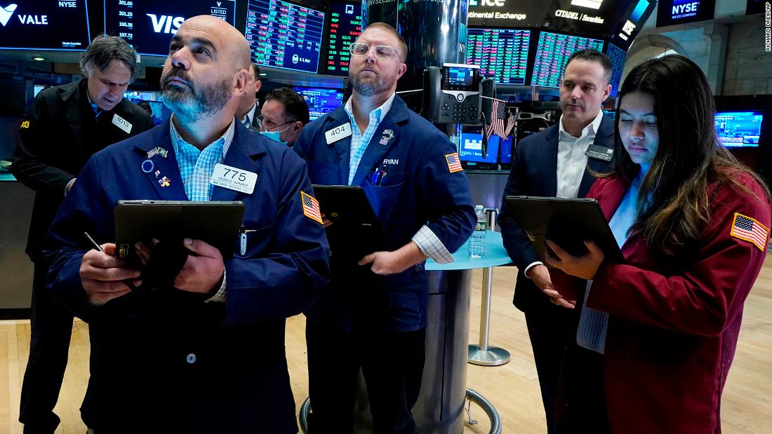 Wall Street extends rally