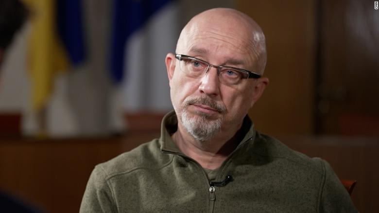 CNN: Le ministre ukrainien de la Défense prévient qu’il y aura un “massacre sanglant” si la Russie envahit