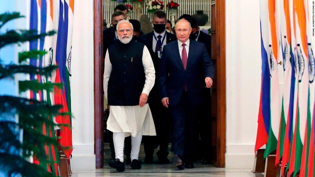 India signs trade and arms deals with Russia during Putin’s visit to New Delhi